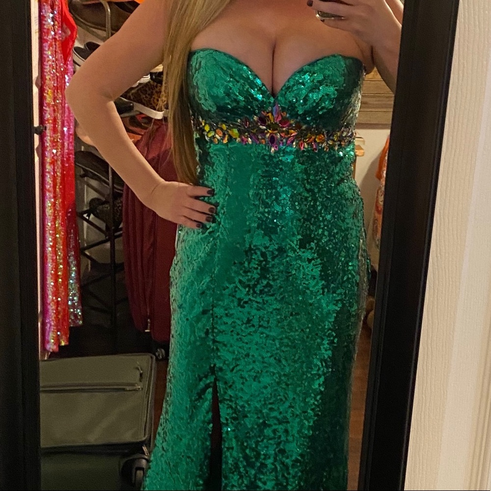 Emerald Green Tony Bowls formal